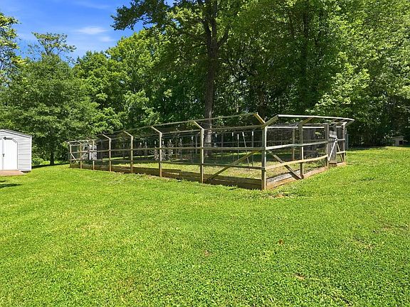 3rd image of 1321 Boxwood Farm Rd