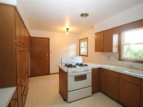 4th image of 313 10th St #315