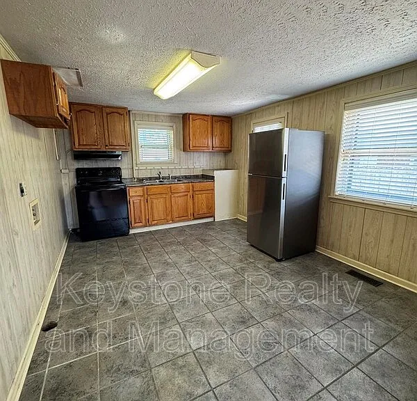 106 Dickerson Ln — Photo 3