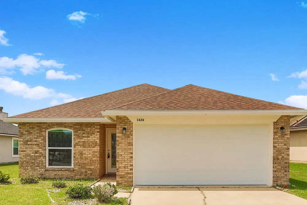 3 bed, 2.0 bath, 1480 sqft, $1,920 — Photo 1
