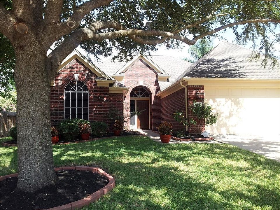 Come see this beautiful brick home with great curb appeal on