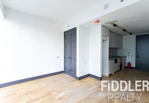 5th image of 42-20 27th St #1118
