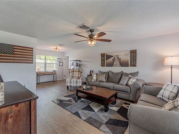 4th image of 2412 Hazelwood Ln