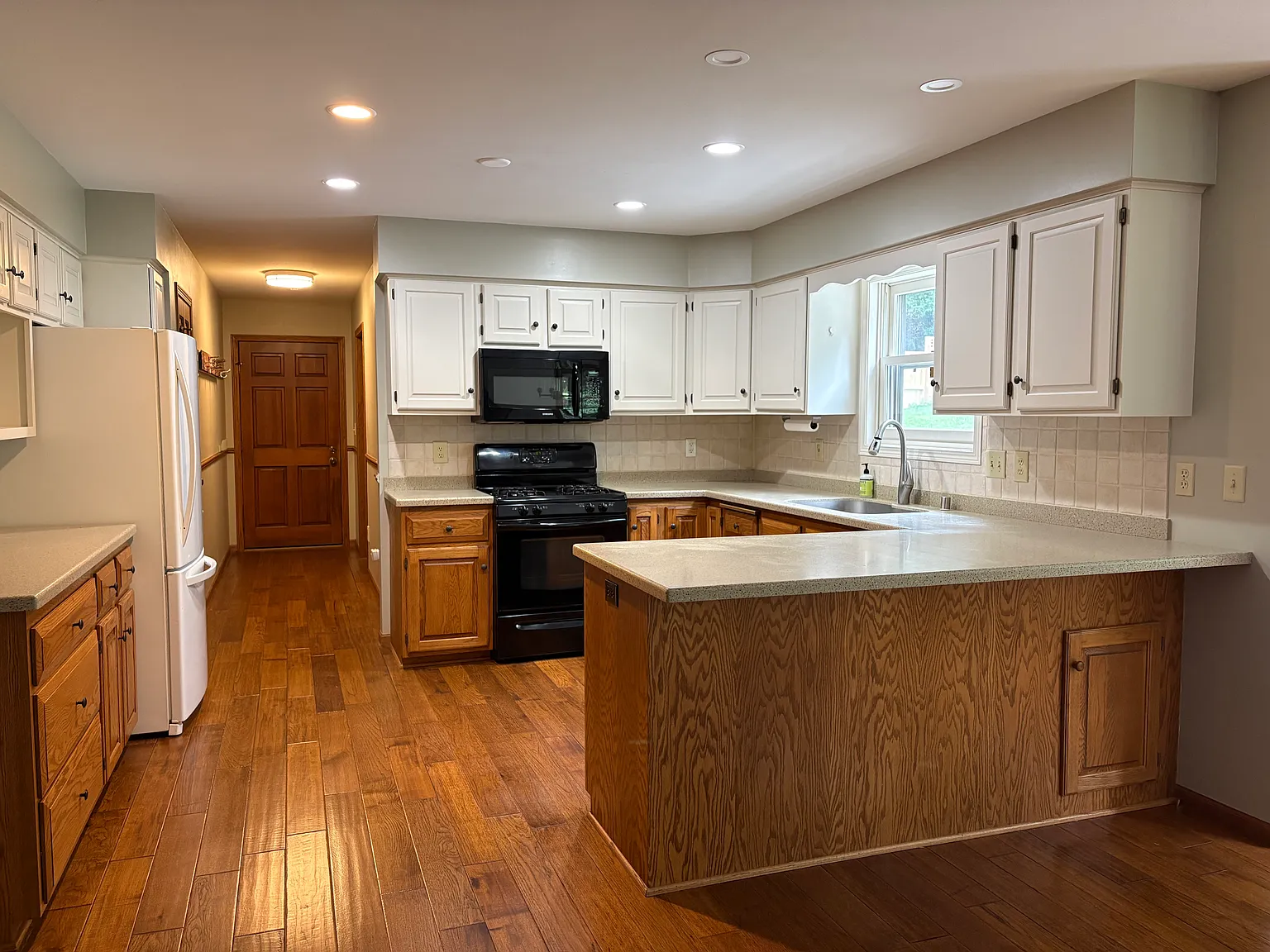 4 bed, 2.5 bath, 3134 sqft, $3,500 — Photo 4