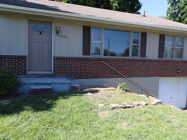 2026 W Stone Dr — Photo 1