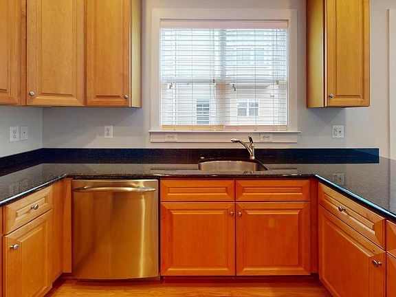4th image of 12168 Waveland St