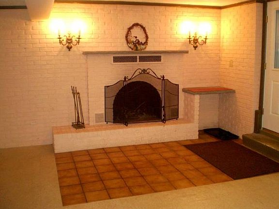 2nd image of 701 N Rogers Ave