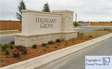 2nd image of 820 Highland Vis