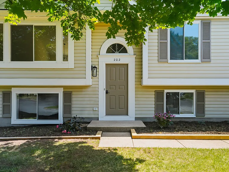 202 Leslie Ct #202 — Photo 45