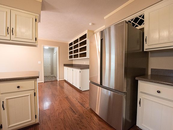 5th image of 2207 Heritage Dr