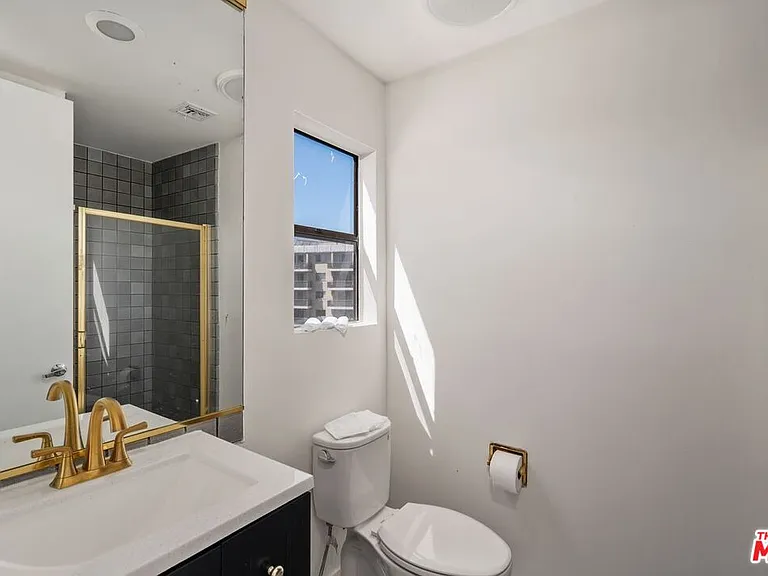 1360 S Beverly Glen Blvd #Penthouse 301 — Photo 18