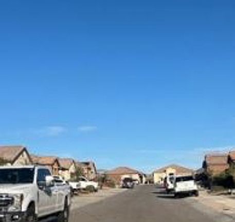 Exterior Neighborhood (street photo)