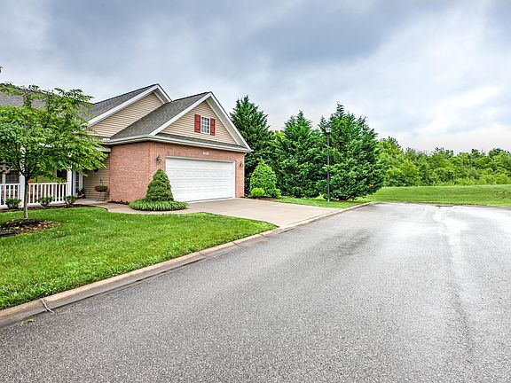 2nd image of 1033 Tavistock Way