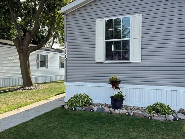 43481 Charlemagne Ave, Sterling Heights, MI 48314