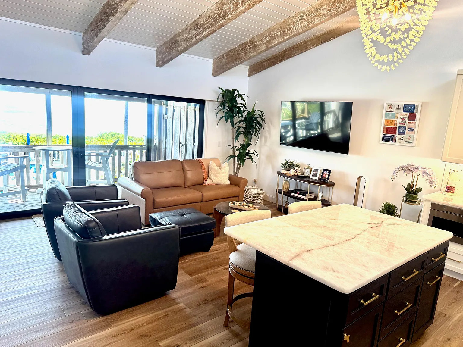 2 bed, 2.0 bath, 1048 sqft, $5,800 — Photo 1