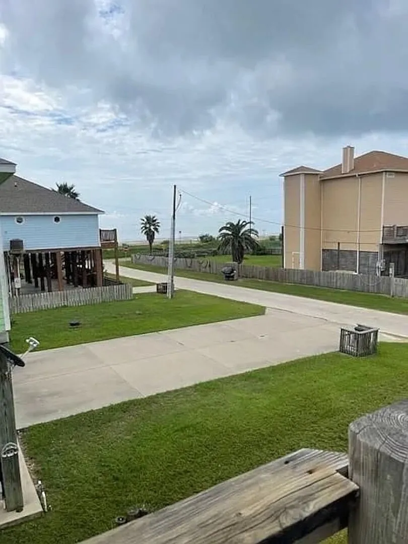 Gulf Views, Pet Friendly, Deck — Photo 4