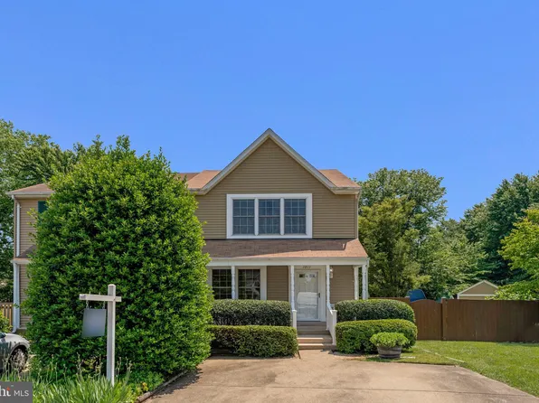 1011 Forbes Ct NE, Leesburg, VA 20176