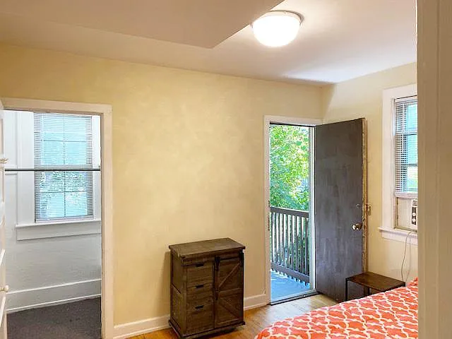 1009 Madison St #4 — Photo 7