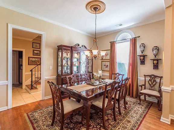 3rd image of 1632 Elderberry Ln