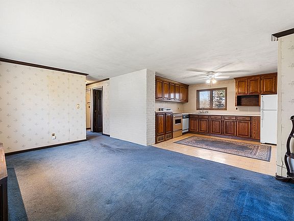 3rd image of 98 Brookfield Dr