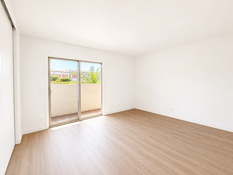 2545 Fairmount Ave #9 — Photo 11