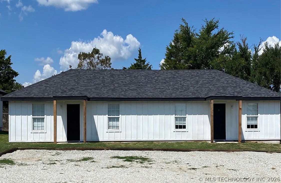 2 bed, 1.0 bath, 12288 sqft, $1,100 — Photo 1
