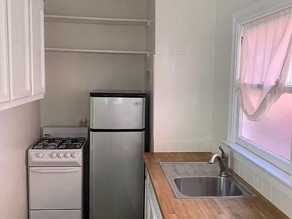 3rd image of 1227 N Fairfax Ave #1231-1/4