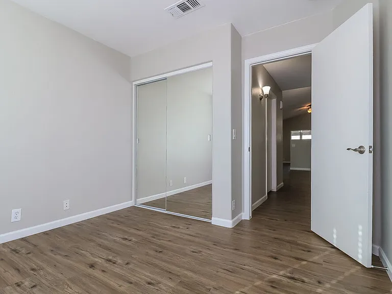 8936 W Fullam St — Photo 14