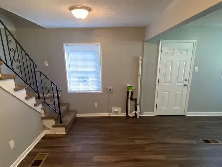 1392 Kyle St — Photo 8