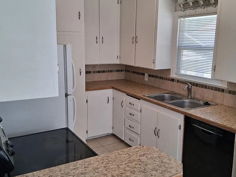 535 Crescent Dr — Photo 3