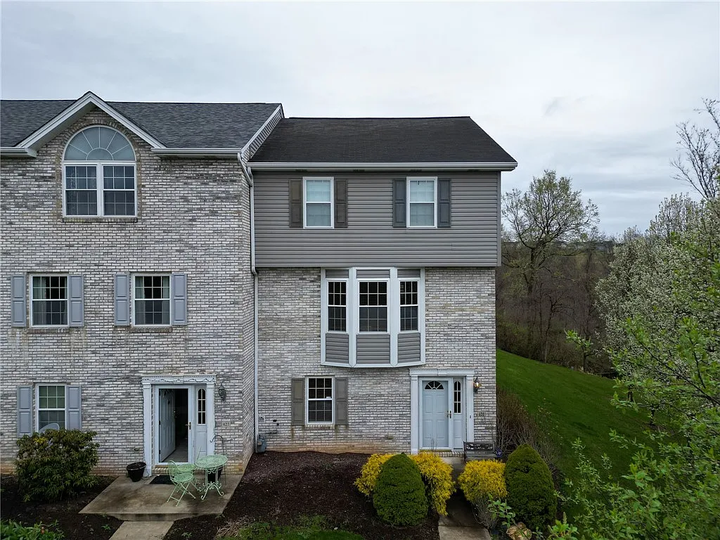 425 Linda Ln photo 1