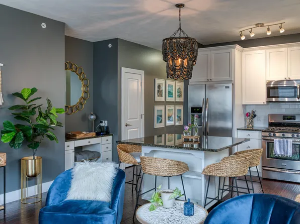 115 E 8th St APT 15, Traverse City, MI 49684