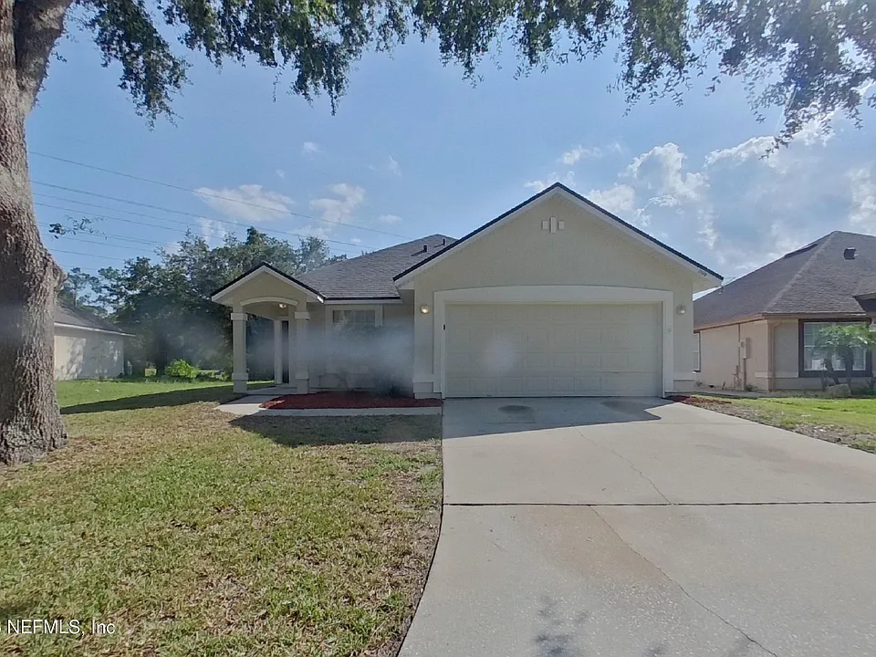 12048 Coachman Lakes Way