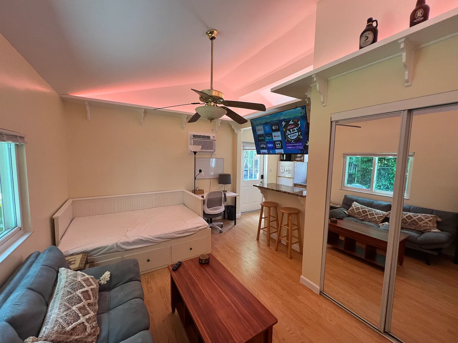 Studio, 500 sqft, $1,600 — Photo 4