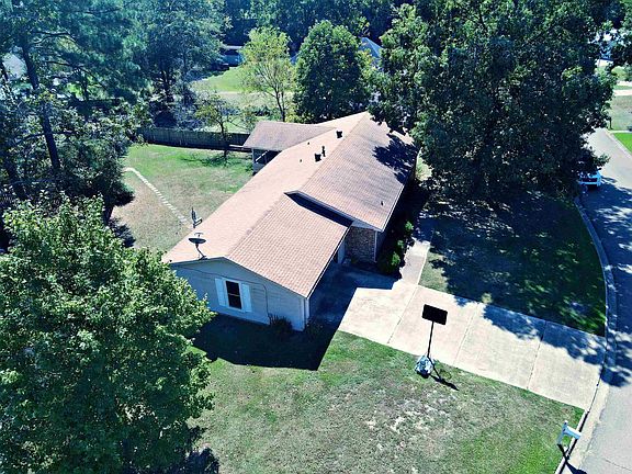 4th image of 2 Holly Oak Dr