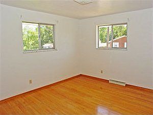 5th image of 214 Lorraine Dr