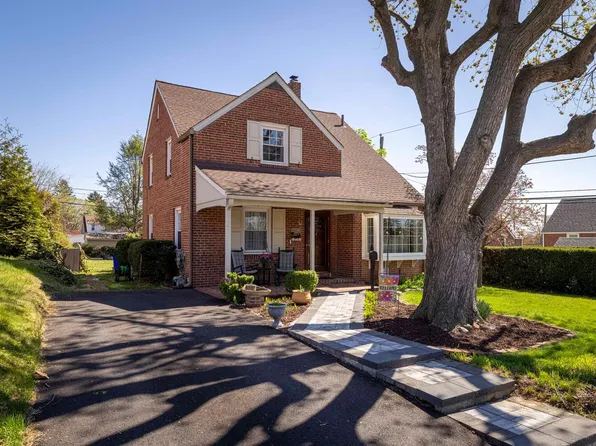 315 Edgemore Rd, Secane, PA 19018