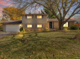 7477 Heather Heath Ln, West Bloomfield, MI 48322