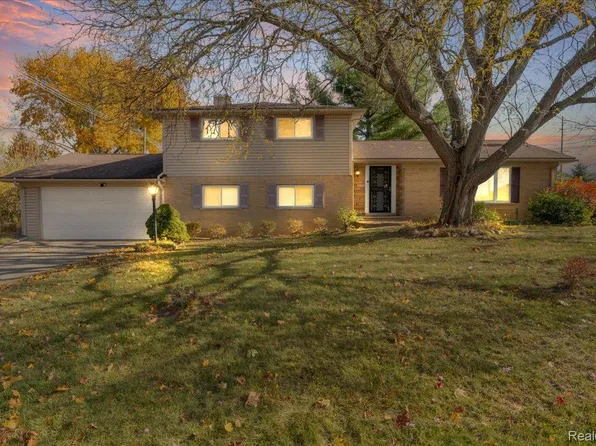 7477 Heather Heath Ln, West Bloomfield, MI 48322