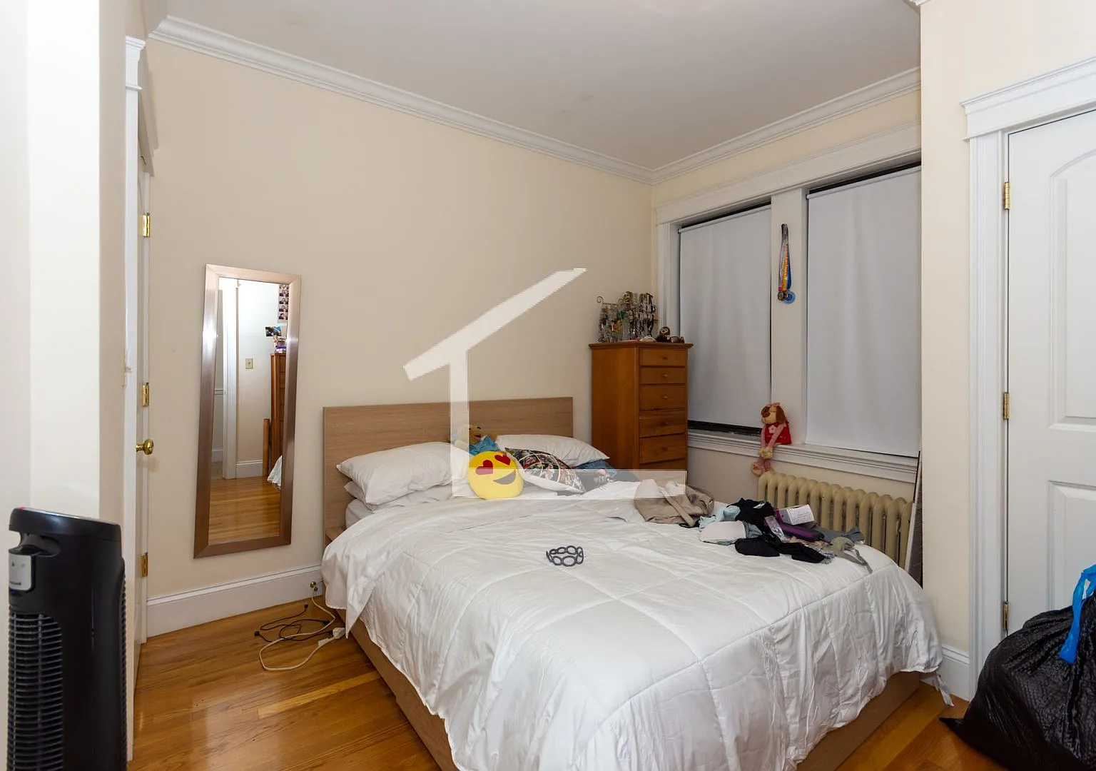 Charming 1 Bedroom-No Broker Fee — Photo 3