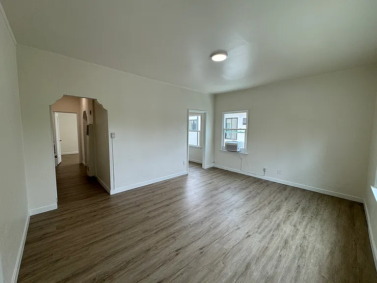 121 N La Peer Dr #6 — Photo 3