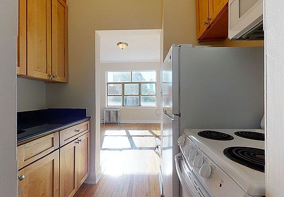 4th image of 31 W 8th St APT 5