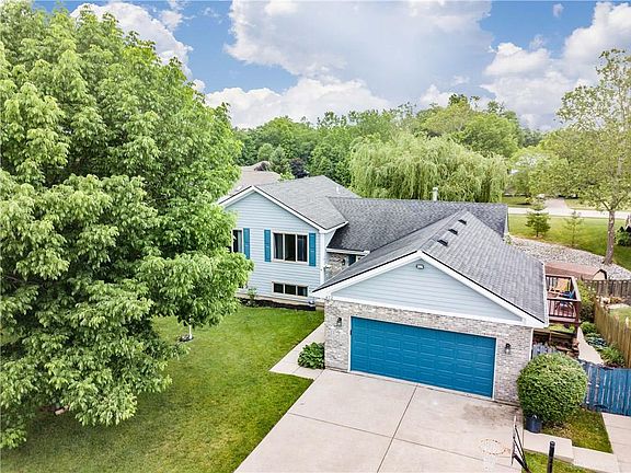 2nd image of 472 Lindell Dr