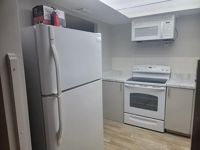 1345 Drew St — Photo 43