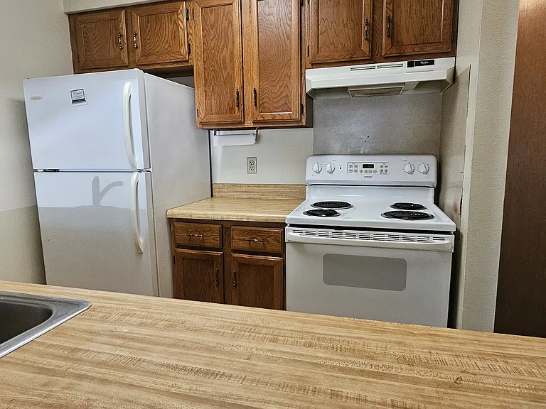 126 W 6th St #5 — Photo 3