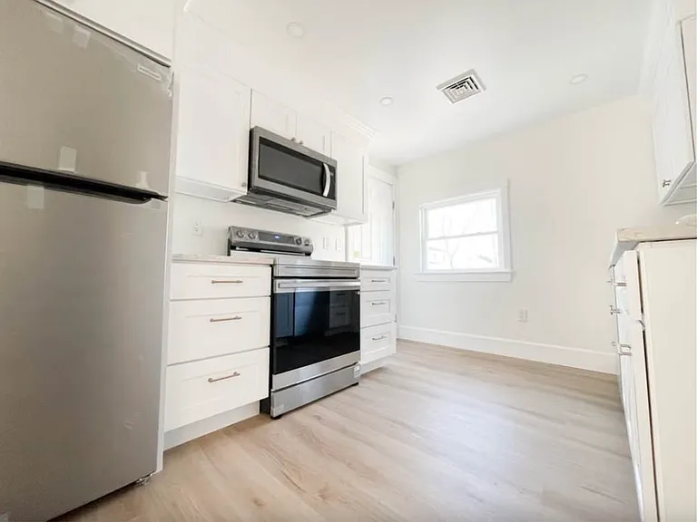 735 Commercial St #2 — Photo 1