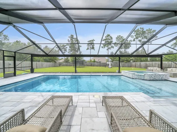 355 Mill Pond Cv, Freeport, FL 32439