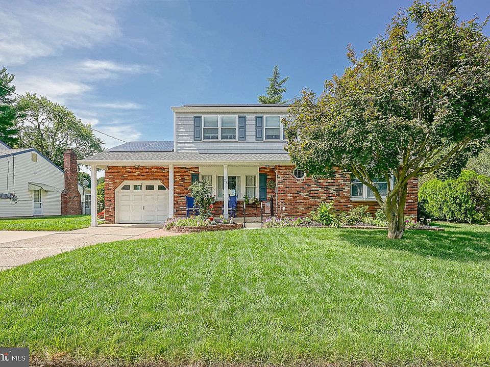 1st image of 28 Springlane Dr