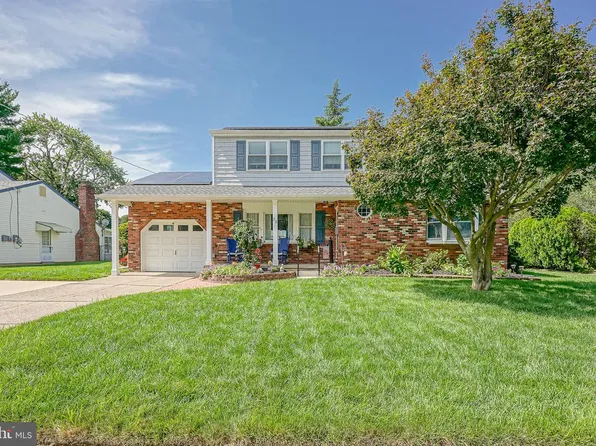 28 Springlane Dr, Blackwood, NJ 08012