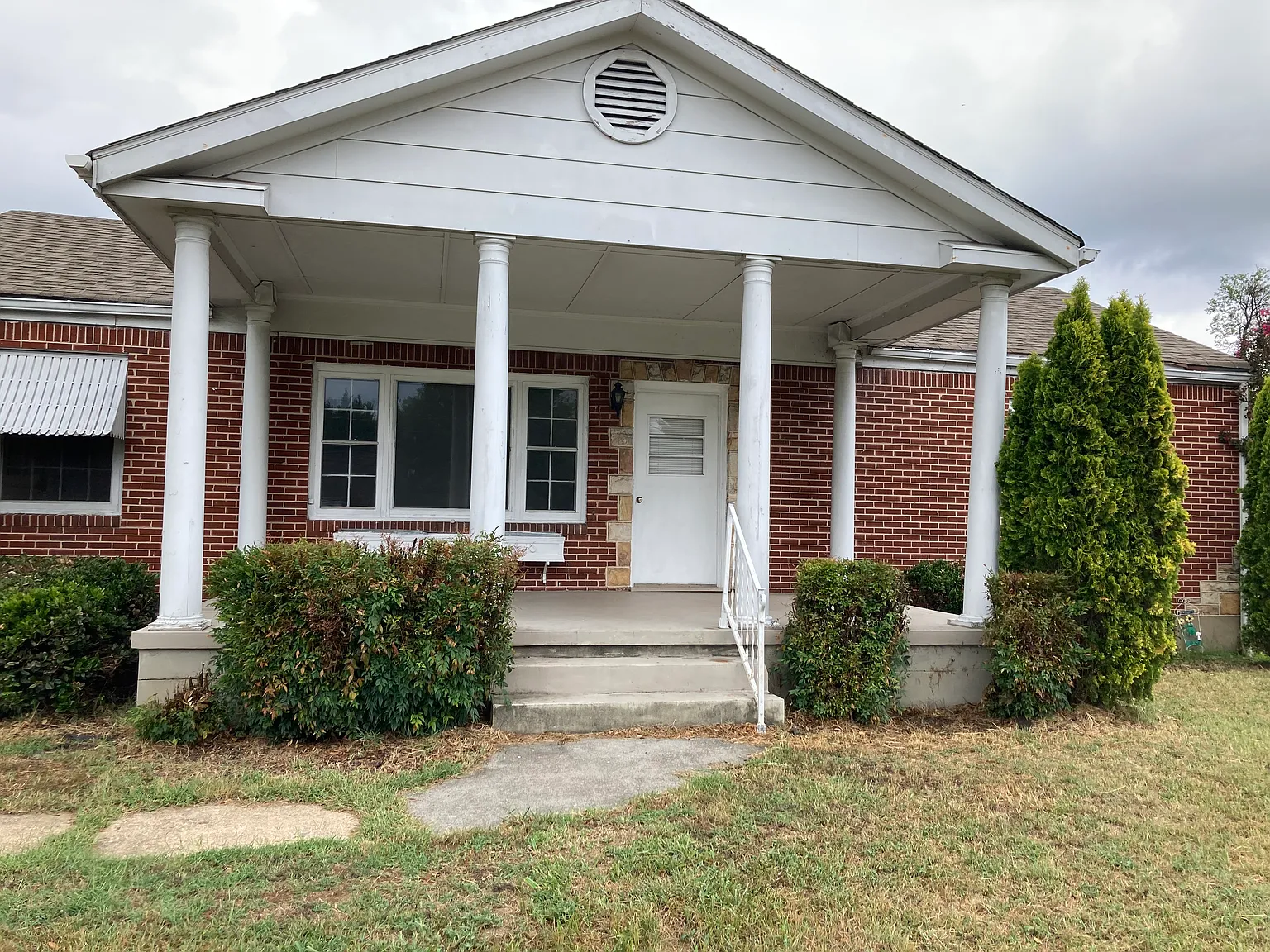 3 bed, 1150 sqft, $1,700 — Photo 2